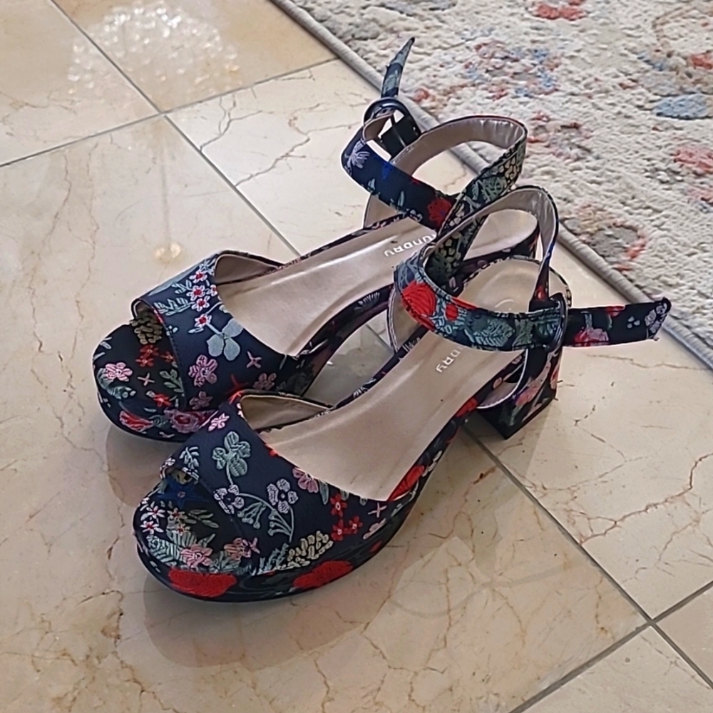 Chinese Laundry sandals - size 7.5